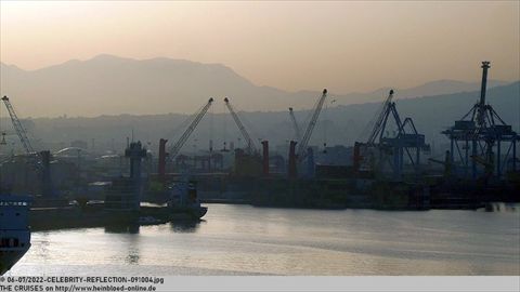 2022-CELEBRITY-REFLECTION-091004