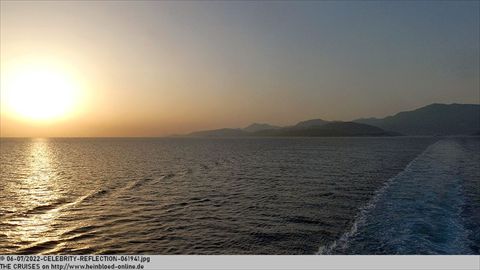 2022-CELEBRITY-REFLECTION-061941