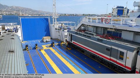 2022-CELEBRITY-REFLECTION-081609