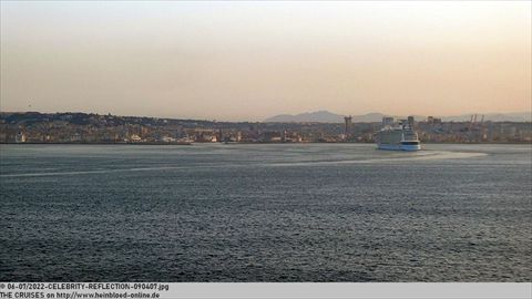 2022-CELEBRITY-REFLECTION-090407