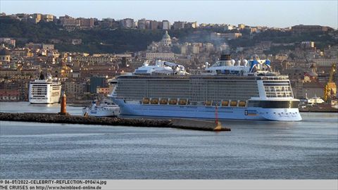 2022-CELEBRITY-REFLECTION-090414