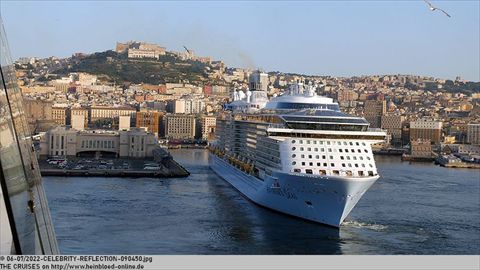 2022-CELEBRITY-REFLECTION-090450