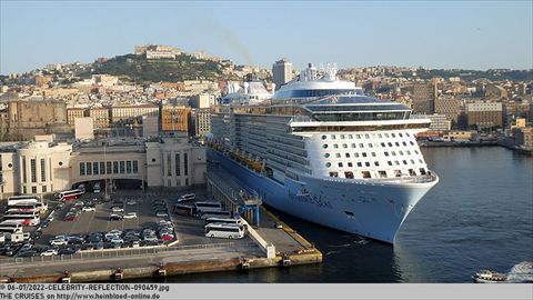 2022-CELEBRITY-REFLECTION-090459