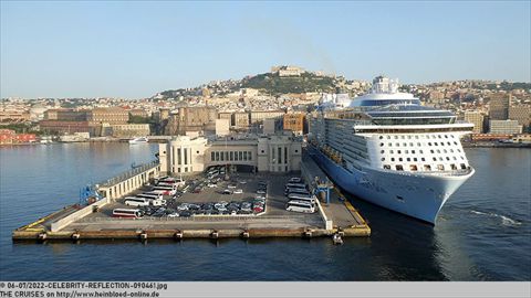 2022-CELEBRITY-REFLECTION-090461