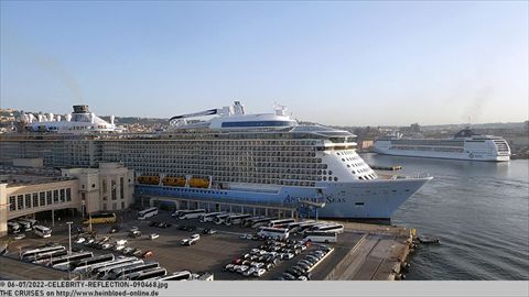 2022-CELEBRITY-REFLECTION-090468