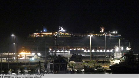 2022-CELEBRITY-REFLECTION-010204