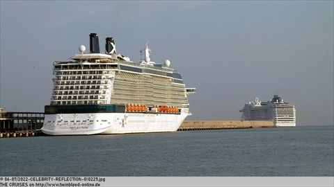 2022-CELEBRITY-REFLECTION-010225