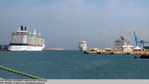 2022-CELEBRITY-REFLECTION-010238