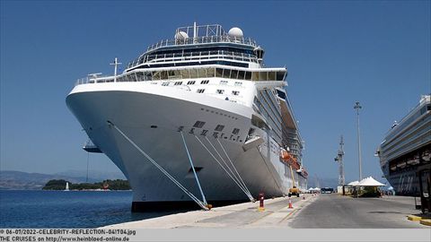 2022-CELEBRITY-REFLECTION-041704