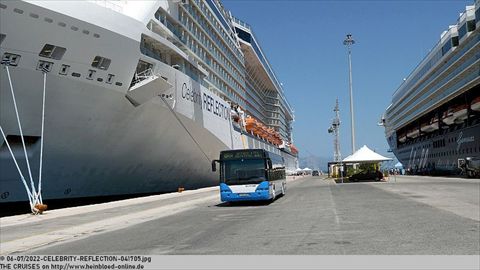 2022-CELEBRITY-REFLECTION-041705