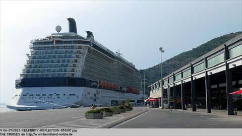 2022-CELEBRITY-REFLECTION-050807