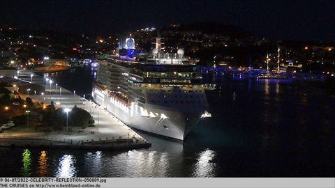 2022-CELEBRITY-REFLECTION-050809