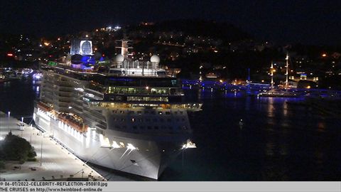 2022-CELEBRITY-REFLECTION-050810