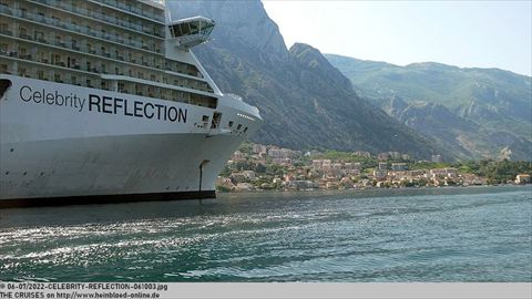 2022-CELEBRITY-REFLECTION-061003