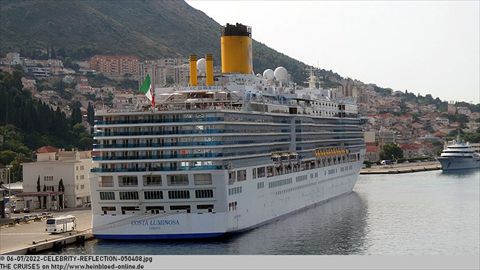 2022-CELEBRITY-REFLECTION-050408