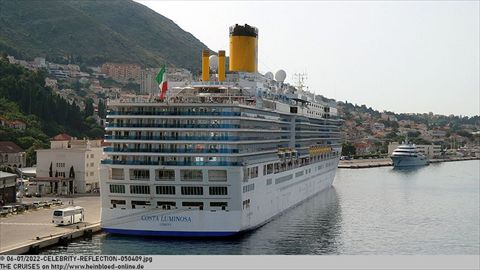 2022-CELEBRITY-REFLECTION-050409