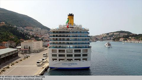 2022-CELEBRITY-REFLECTION-050412