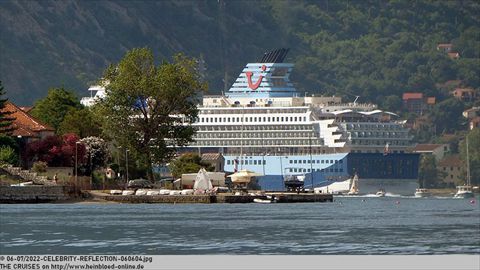 2022-CELEBRITY-REFLECTION-060604