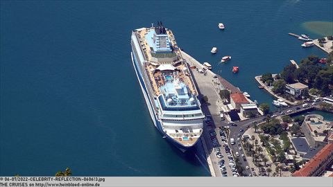 2022-CELEBRITY-REFLECTION-060613