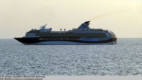 2022-CELEBRITY-REFLECTION-060637