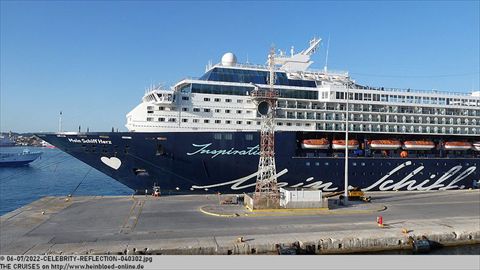 2022-CELEBRITY-REFLECTION-040302