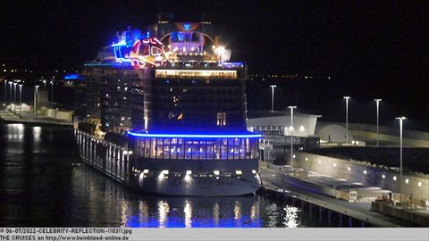 2022-CELEBRITY-REFLECTION-110311