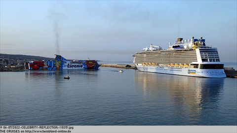 2022-CELEBRITY-REFLECTION-110351