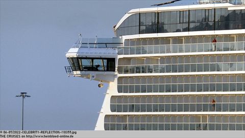 2022-CELEBRITY-REFLECTION-110355