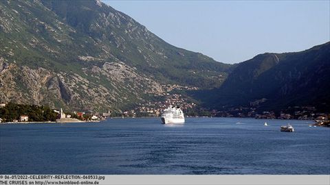 2022-CELEBRITY-REFLECTION-060533