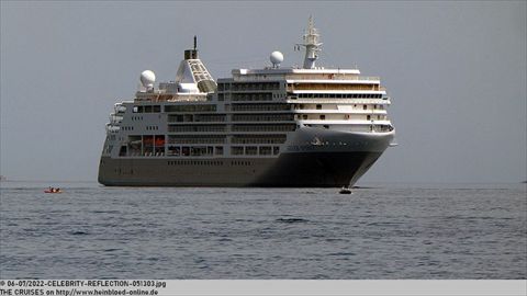 2022-CELEBRITY-REFLECTION-051303