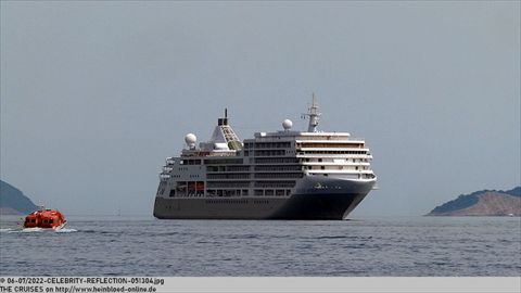 2022-CELEBRITY-REFLECTION-051304