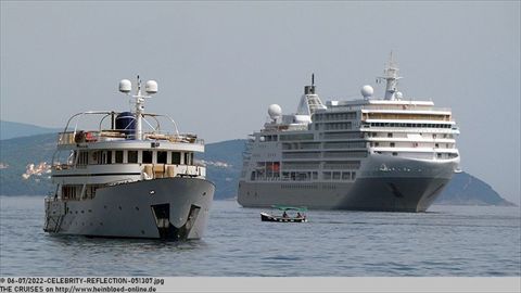 2022-CELEBRITY-REFLECTION-051307