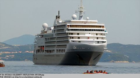 2022-CELEBRITY-REFLECTION-051308